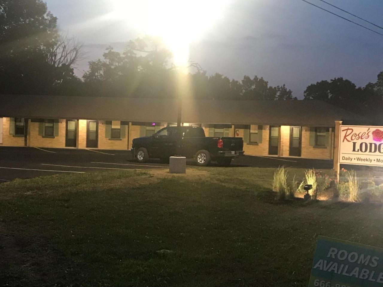 Rose'S Lodging Hotel Boonville Exterior photo